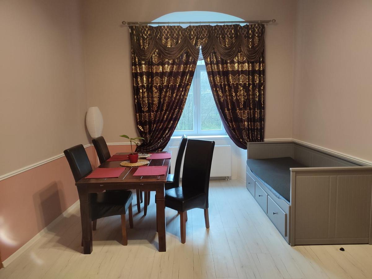 Zamecky Apartman - Castle Apartment สชีโบร ภายนอก รูปภาพ