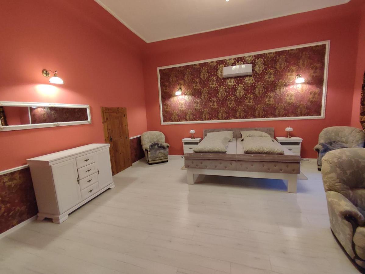 Zamecky Apartman - Castle Apartment สชีโบร ภายนอก รูปภาพ