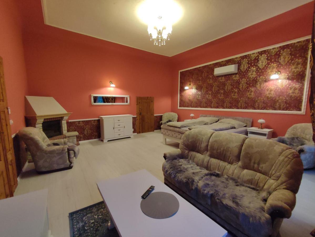 Zamecky Apartman - Castle Apartment สชีโบร ภายนอก รูปภาพ
