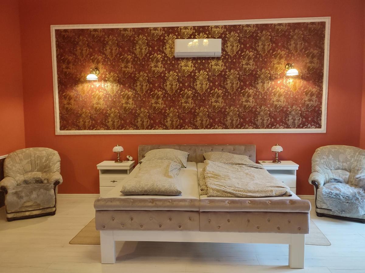 Zamecky Apartman - Castle Apartment สชีโบร ภายนอก รูปภาพ
